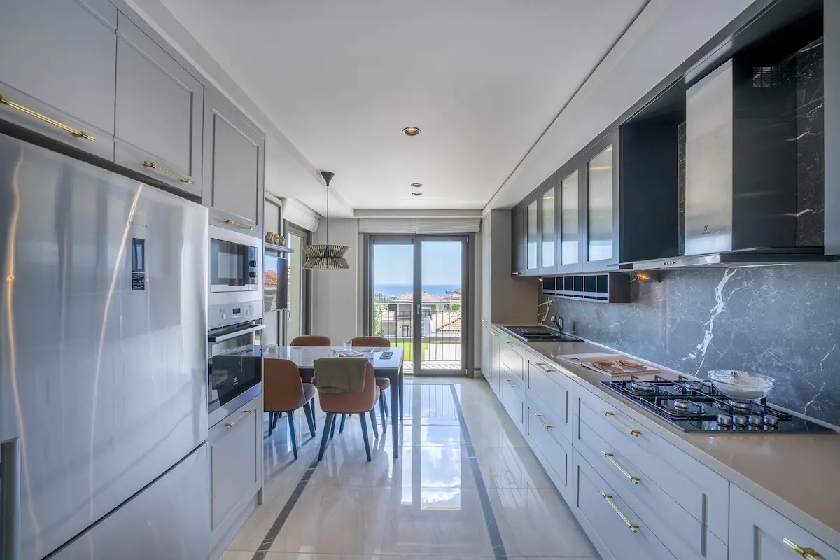 Fitted kitchen